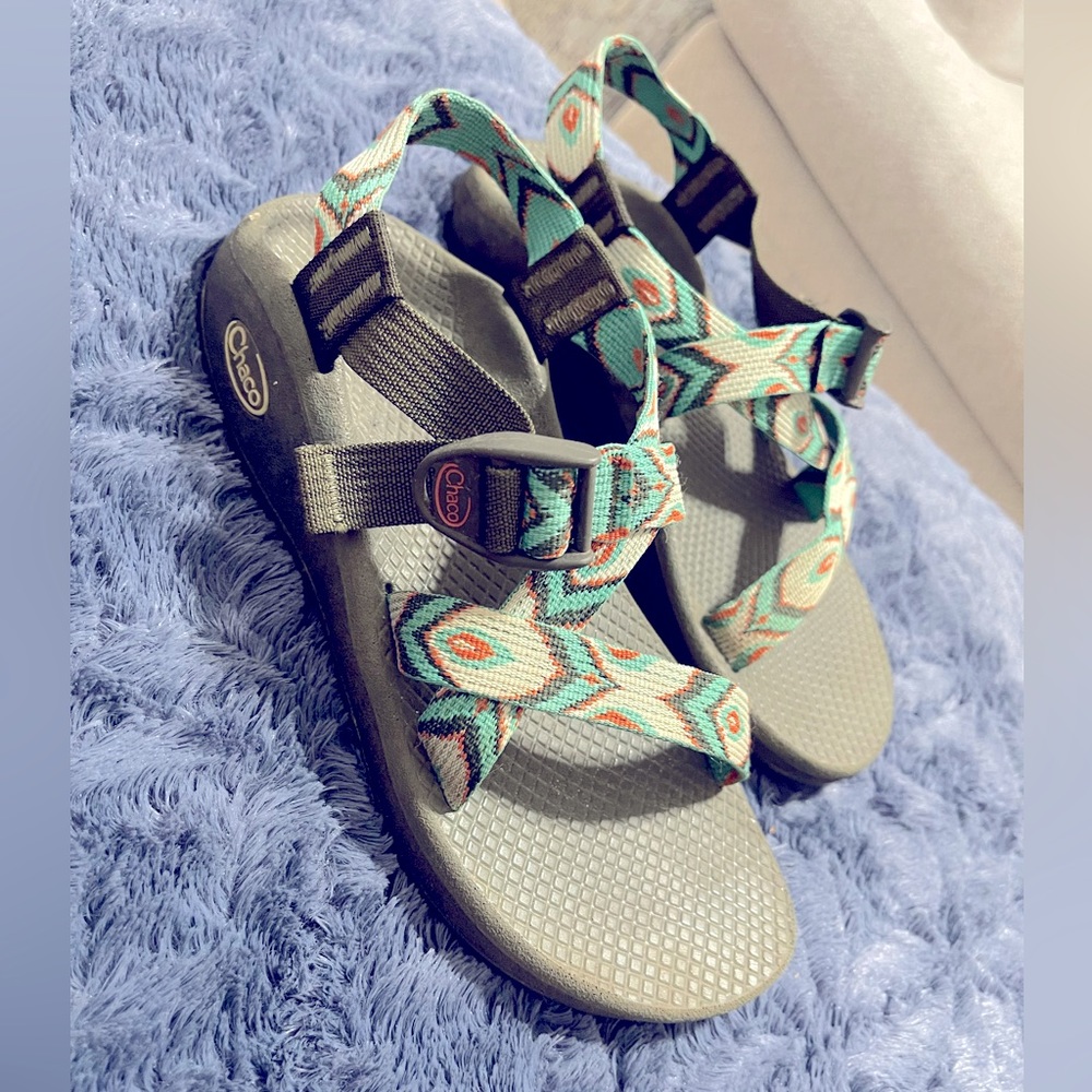 Chaco youth size 4 or women’s size 5.5